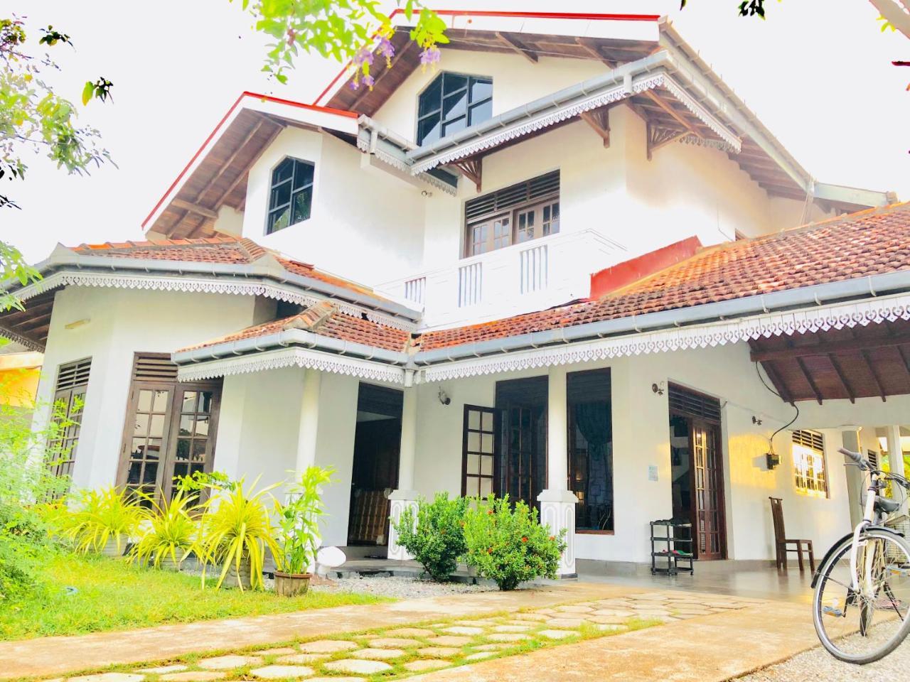 Trip "N" Chill Hostels Colombo Airport Katunayaka Exterior foto